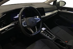 harmaa Volkswagen Golf 2024 kuva 6.
