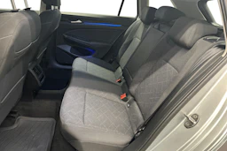 harmaa Volkswagen Golf 2024 kuva 8.