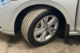harmaa Volkswagen Golf 2024 kuva 10.