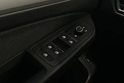 harmaa Volkswagen Golf 2024 kuva 14.