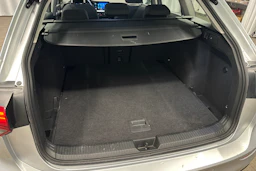 harmaa Volkswagen Golf 2024 kuva 31.