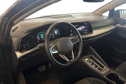 harmaa Volkswagen Golf 2024 kuva 3.