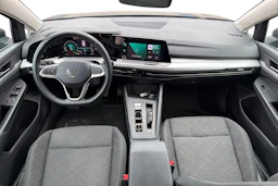 harmaa Volkswagen Golf 2024 kuva 9.