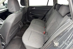 harmaa Volkswagen Golf 2024 kuva 11.