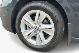 harmaa Volkswagen Golf 2024 kuva 12.