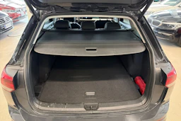 harmaa Volkswagen Golf 2024 kuva 17.