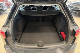 harmaa Volkswagen Golf 2024 kuva 18.