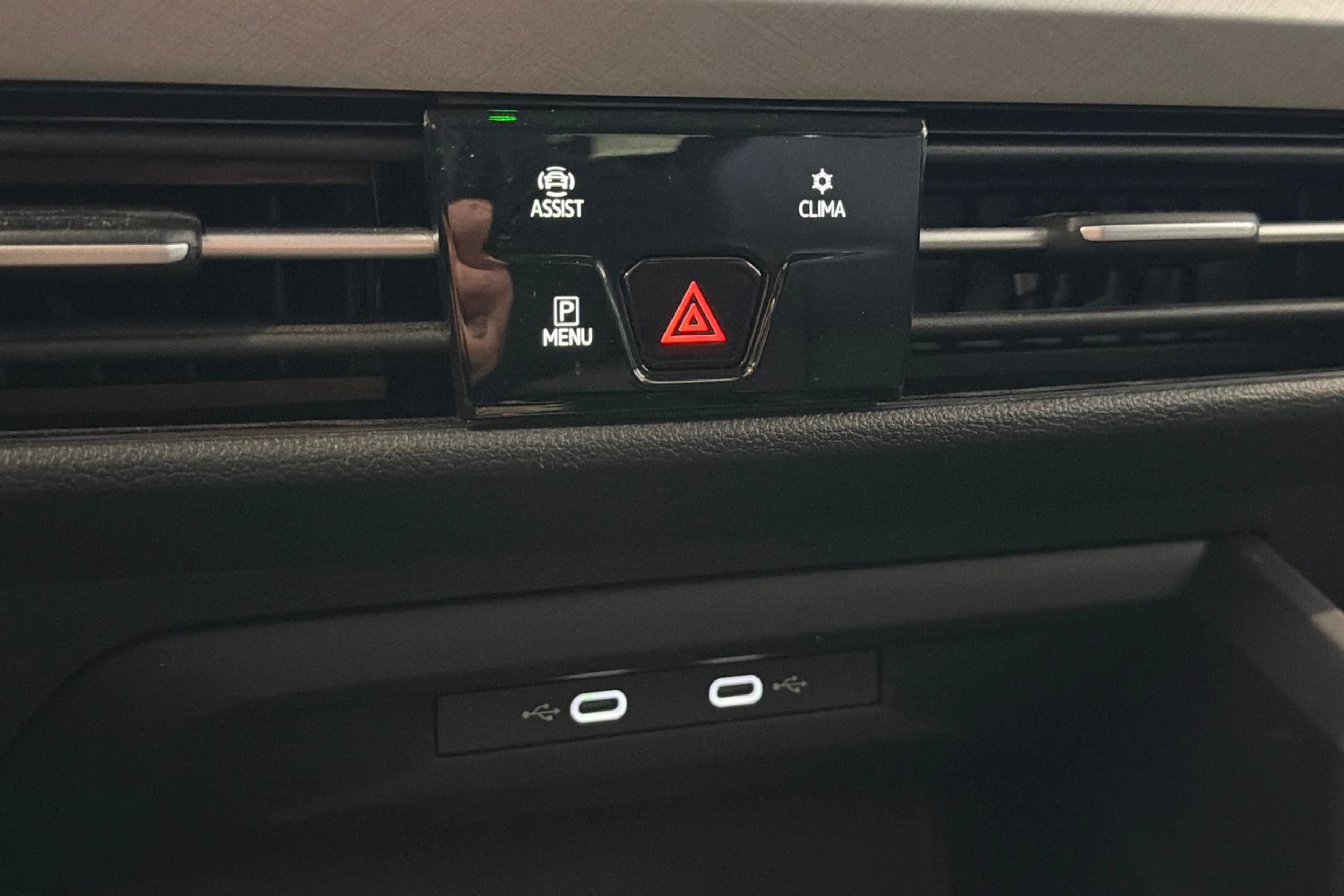harmaa Volkswagen Golf 2024 kuva 36.