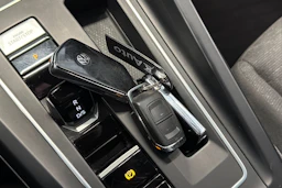 harmaa Volkswagen Golf 2024 kuva 38.
