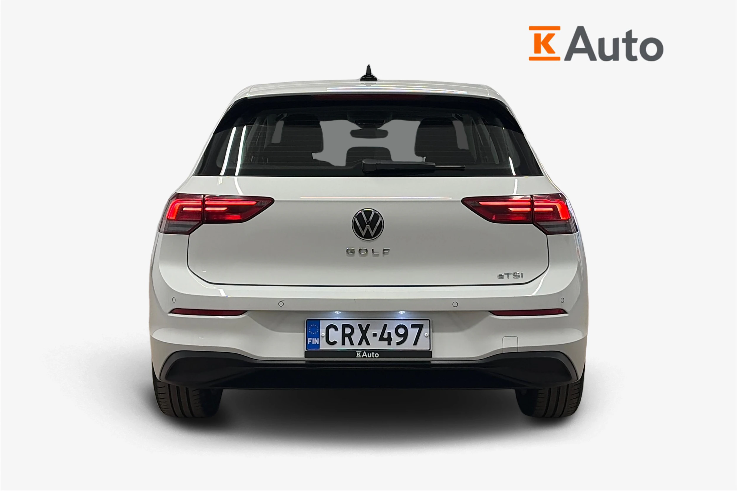 valkoinen Volkswagen Golf 2024 kuva 4.