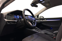 valkoinen Volkswagen Golf 2024 kuva 8.