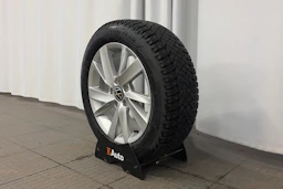 valkoinen Volkswagen Golf 2024 kuva 13.