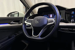 valkoinen Volkswagen Golf 2024 kuva 17.