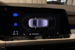 valkoinen Volkswagen Golf 2024 kuva 27.