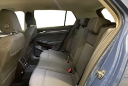 sininen Volkswagen Golf 2024 kuva 10.