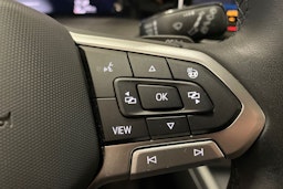 sininen Volkswagen Golf 2024 kuva 17.