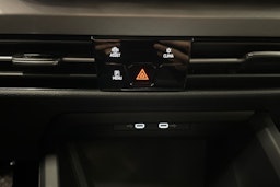 sininen Volkswagen Golf 2024 kuva 33.