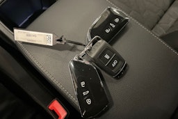sininen Volkswagen Golf 2024 kuva 35.