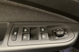 sininen Volkswagen Golf 2024 kuva 36.