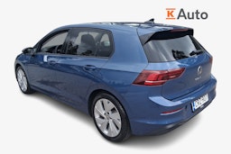 sininen Volkswagen Golf 2024 kuva 2.