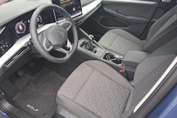 sininen Volkswagen Golf 2024 kuva 6.