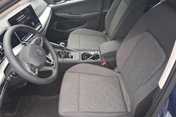 sininen Volkswagen Golf 2024 kuva 7.