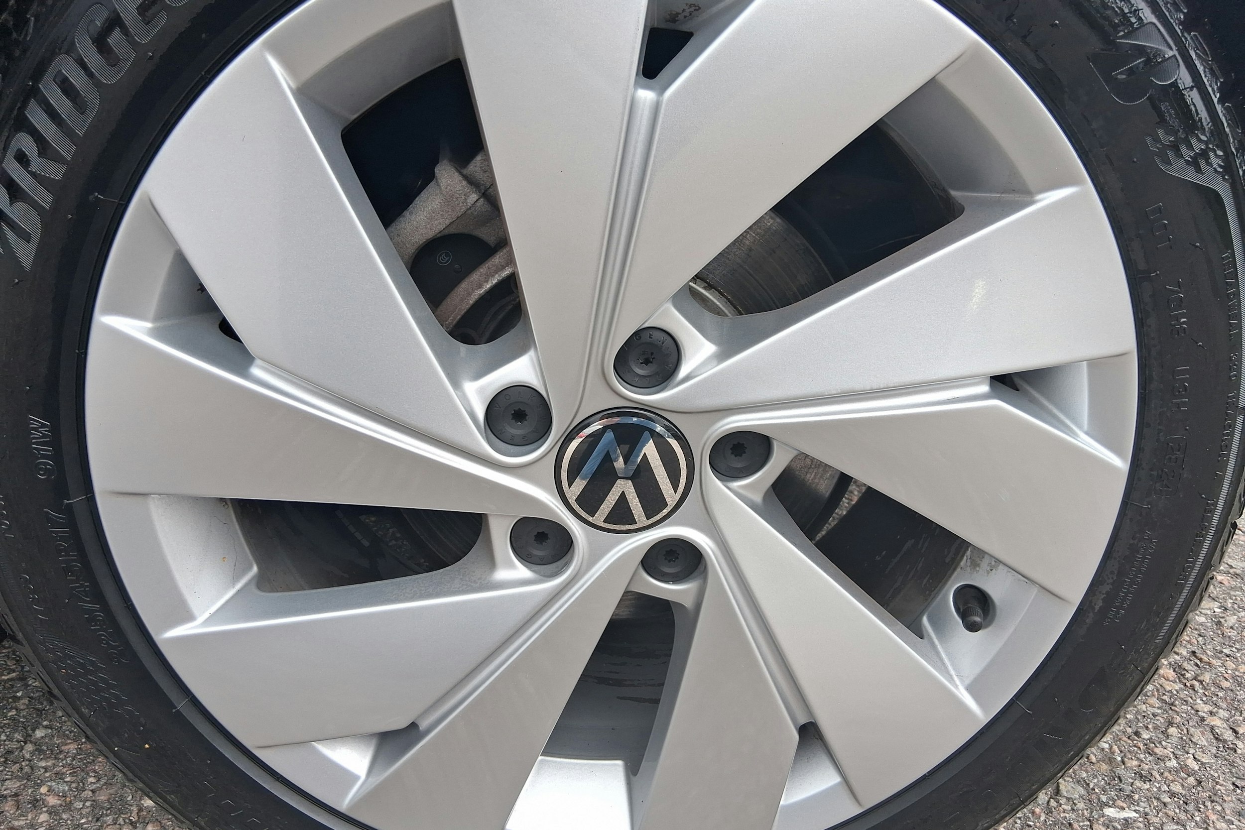 sininen Volkswagen Golf 2024 kuva 9.