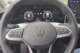sininen Volkswagen Golf 2024 kuva 12.