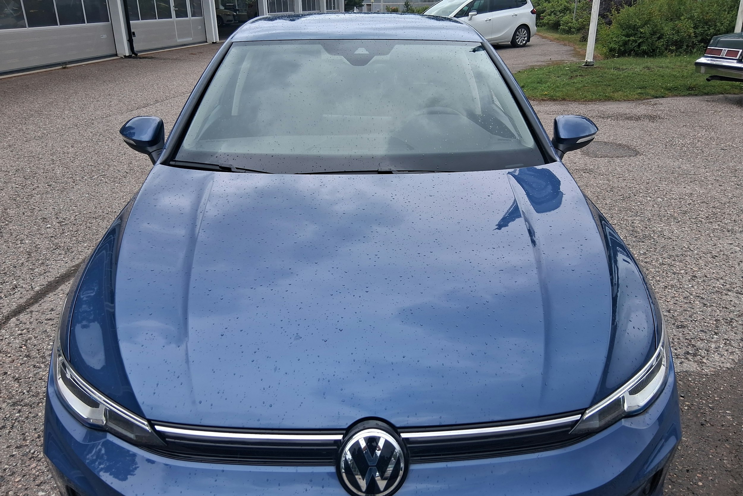 sininen Volkswagen Golf 2024 kuva 15.