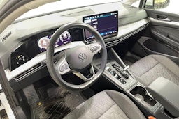 Valkoinen Volkswagen GOLF 2025 kuva 7.