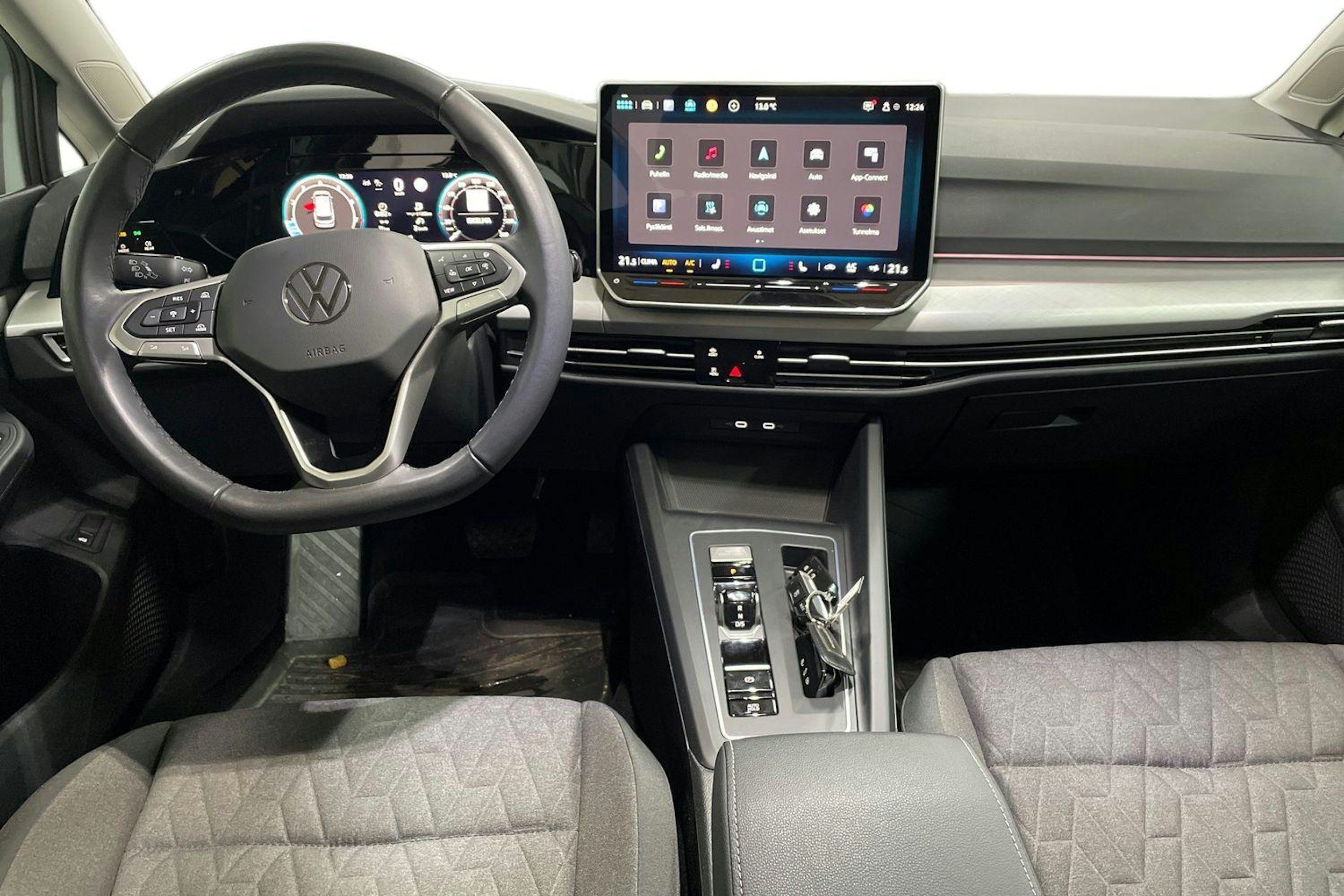 Valkoinen Volkswagen GOLF 2025 kuva 9.