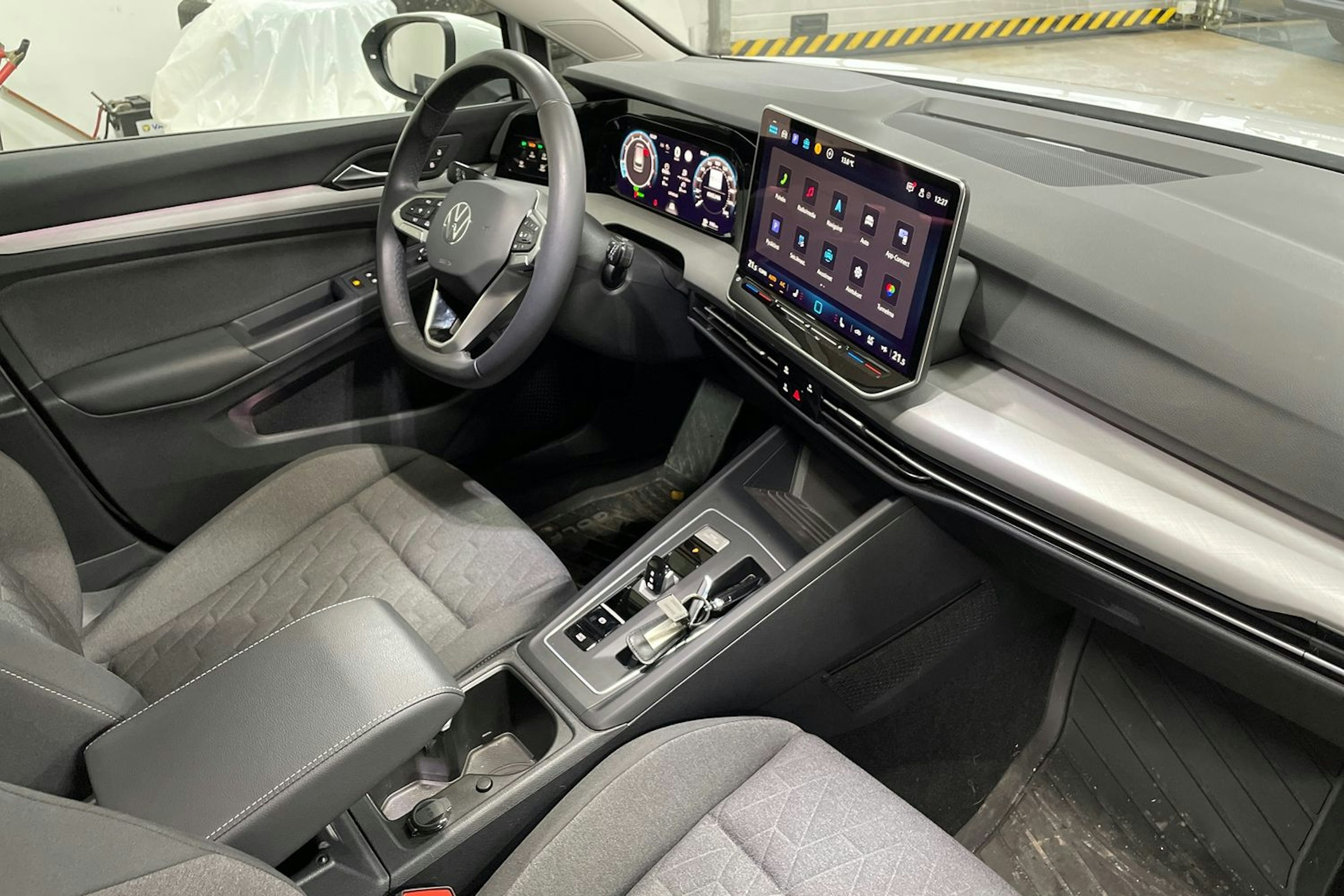 Valkoinen Volkswagen GOLF 2025 kuva 14.