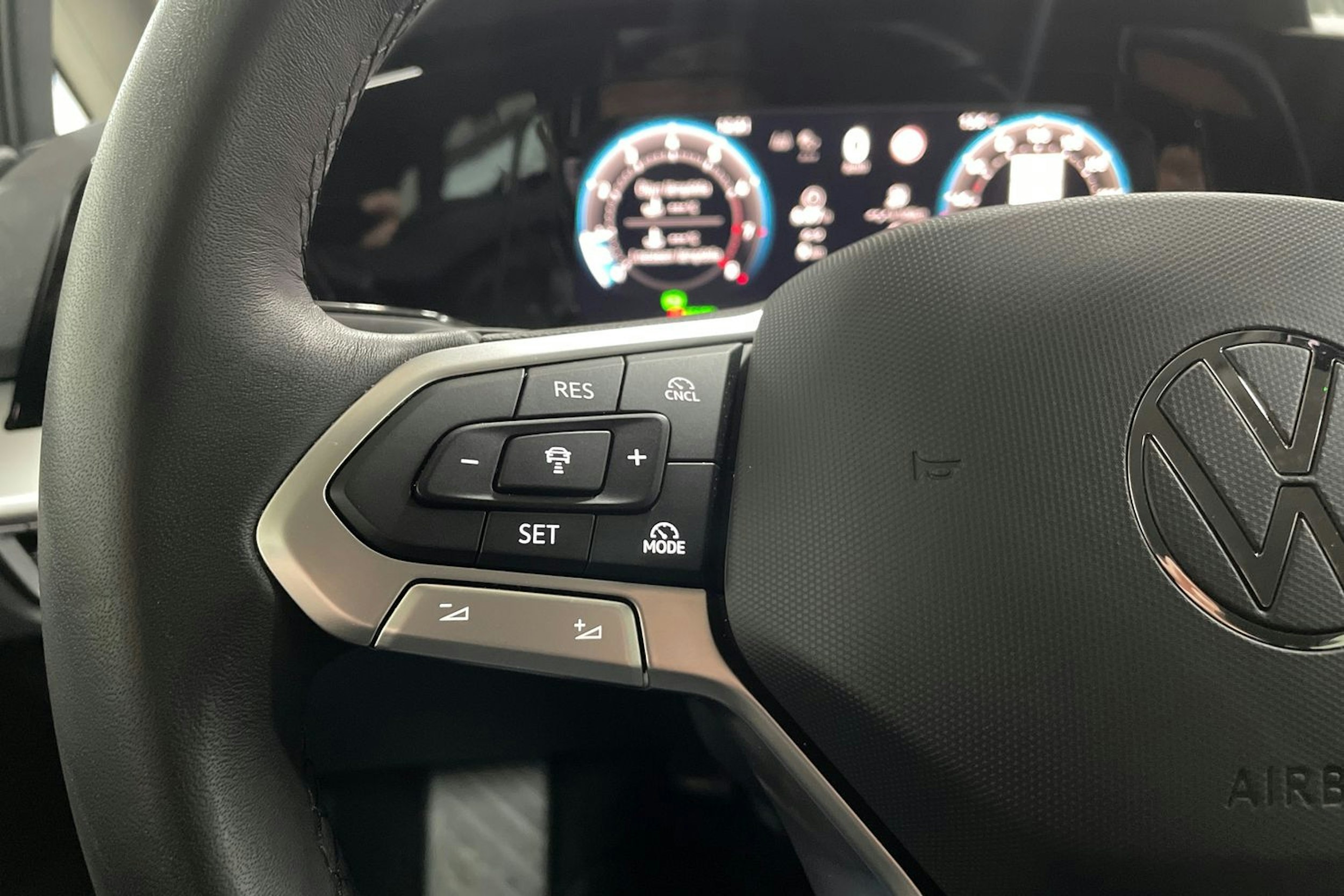 Valkoinen Volkswagen GOLF 2025 kuva 25.