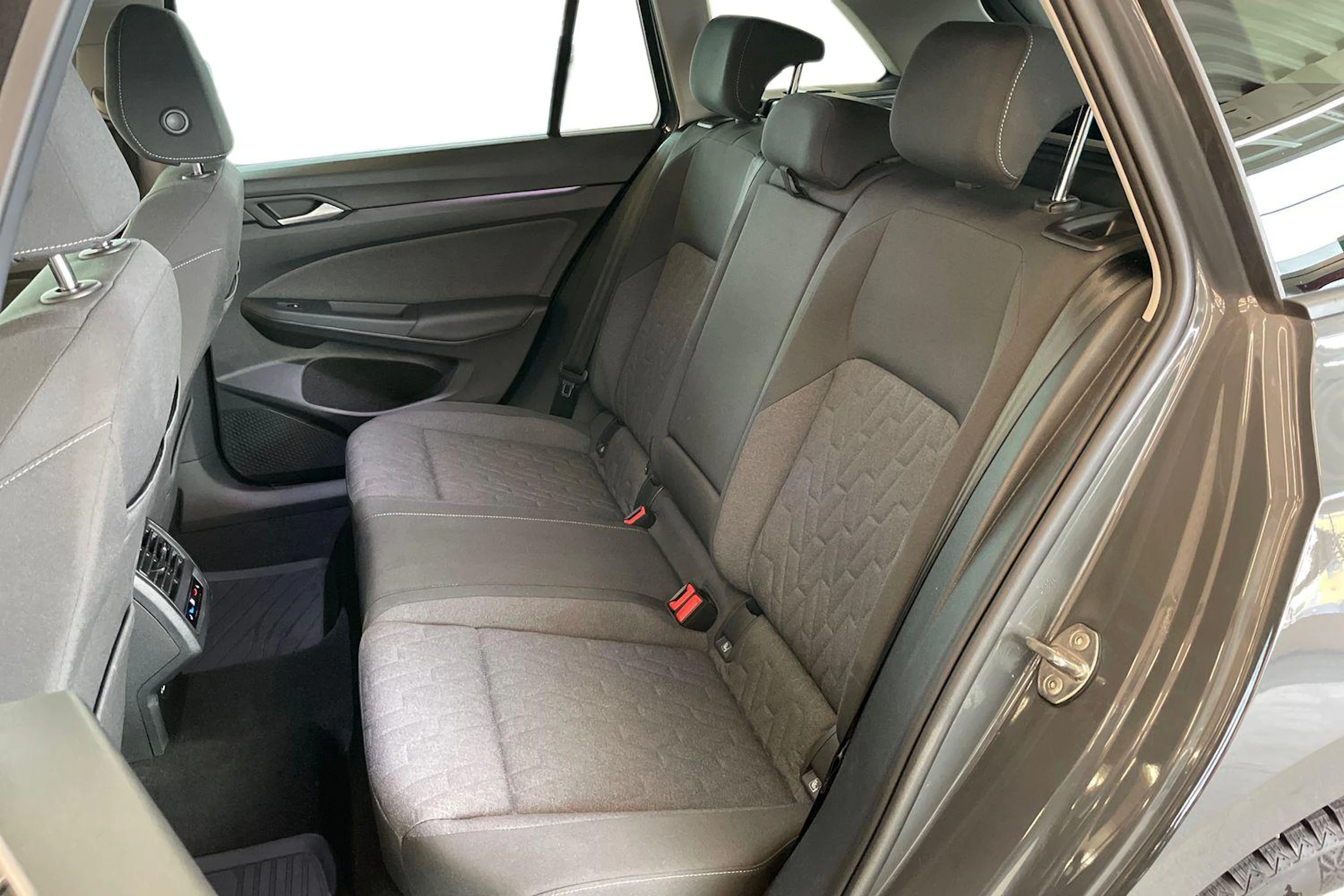 Harmaa Volkswagen GOLF 2025 kuva 8.