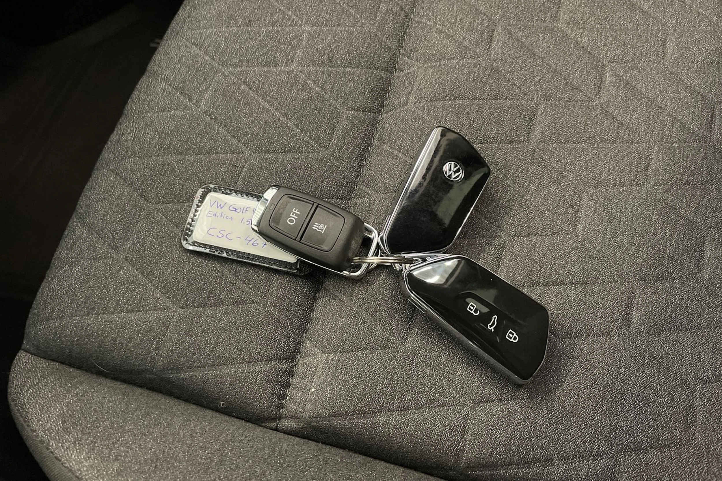 Harmaa Volkswagen GOLF 2025 kuva 17.