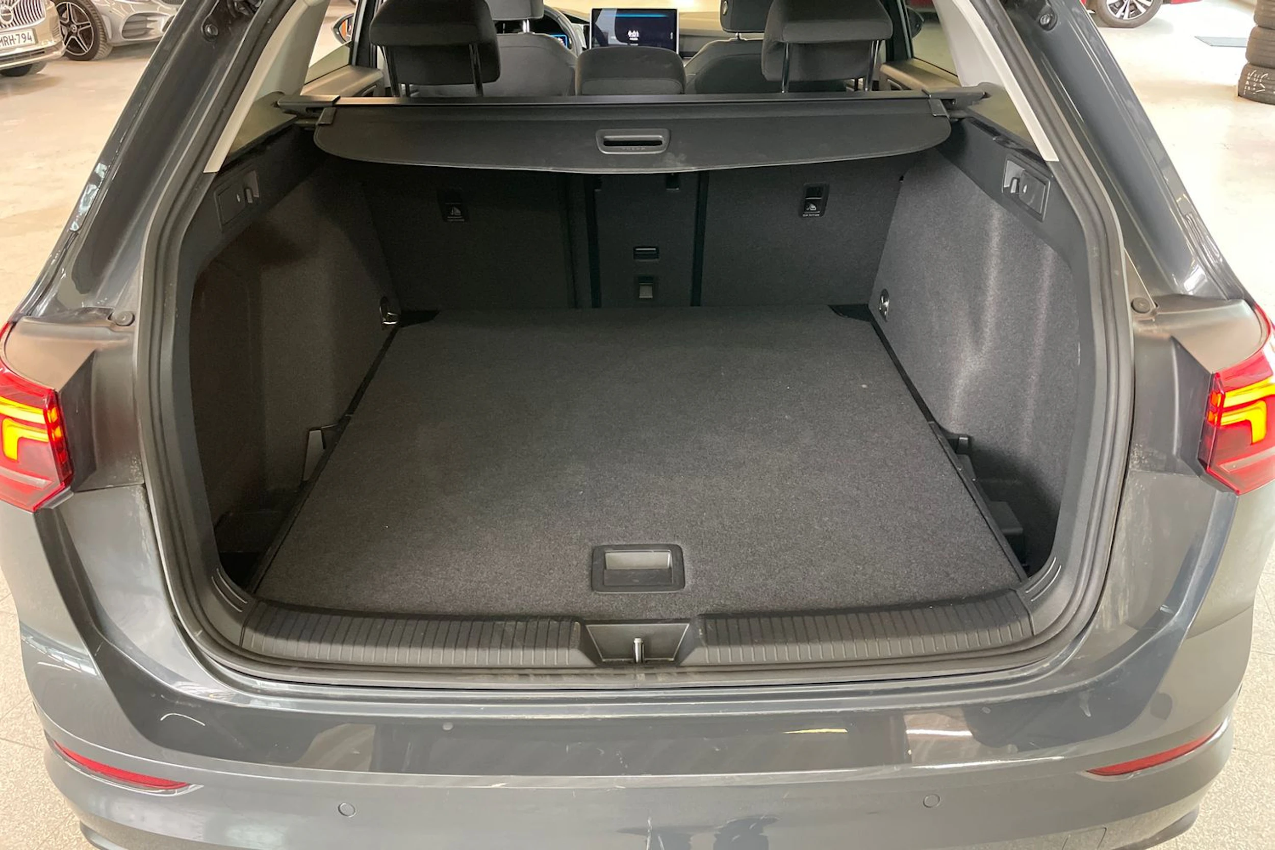 Harmaa Volkswagen GOLF 2025 kuva 18.