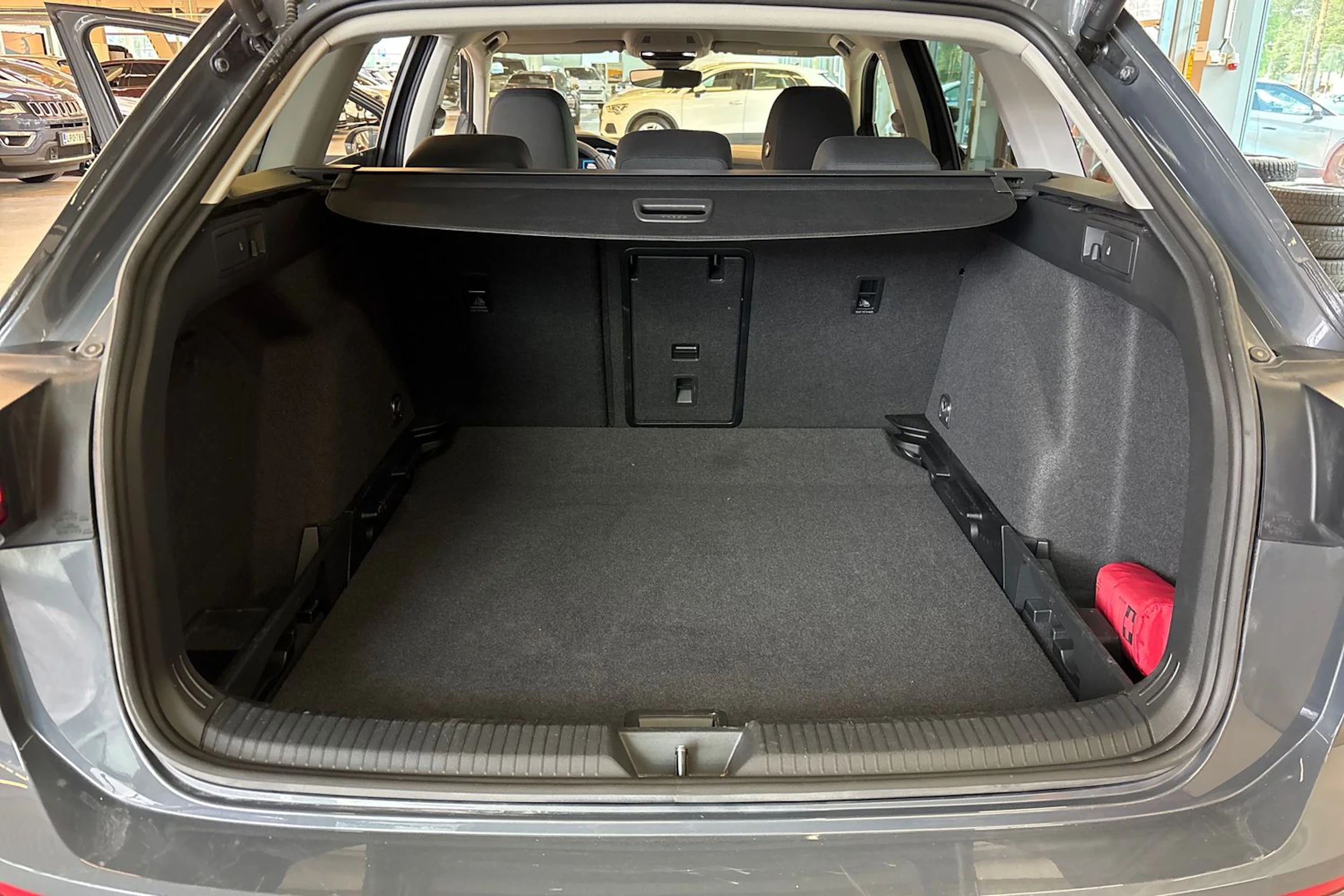 Harmaa Volkswagen GOLF 2025 kuva 25.