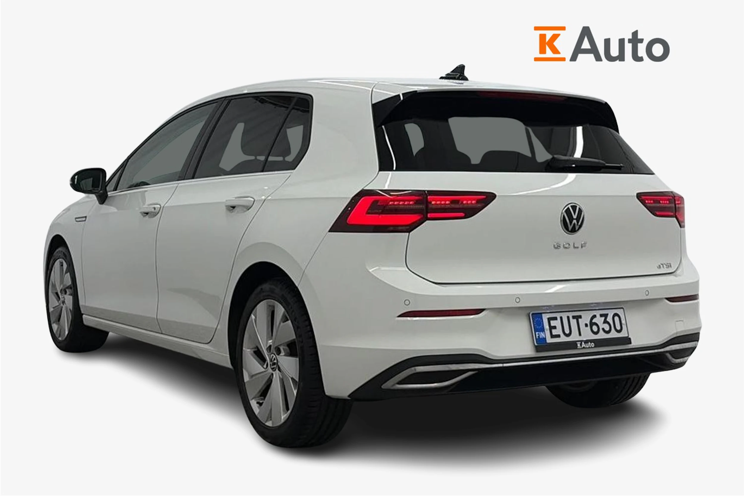 valkoinen Volkswagen Golf 2024 kuva 3.