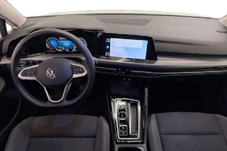 valkoinen Volkswagen Golf 2024 kuva 9.
