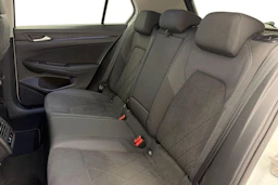 valkoinen Volkswagen Golf 2024 kuva 11.