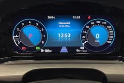 valkoinen Volkswagen Golf 2024 kuva 18.