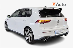 valkoinen Volkswagen Golf 2024 kuva 2.