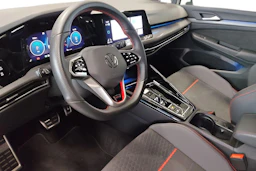 valkoinen Volkswagen Golf 2024 kuva 6.