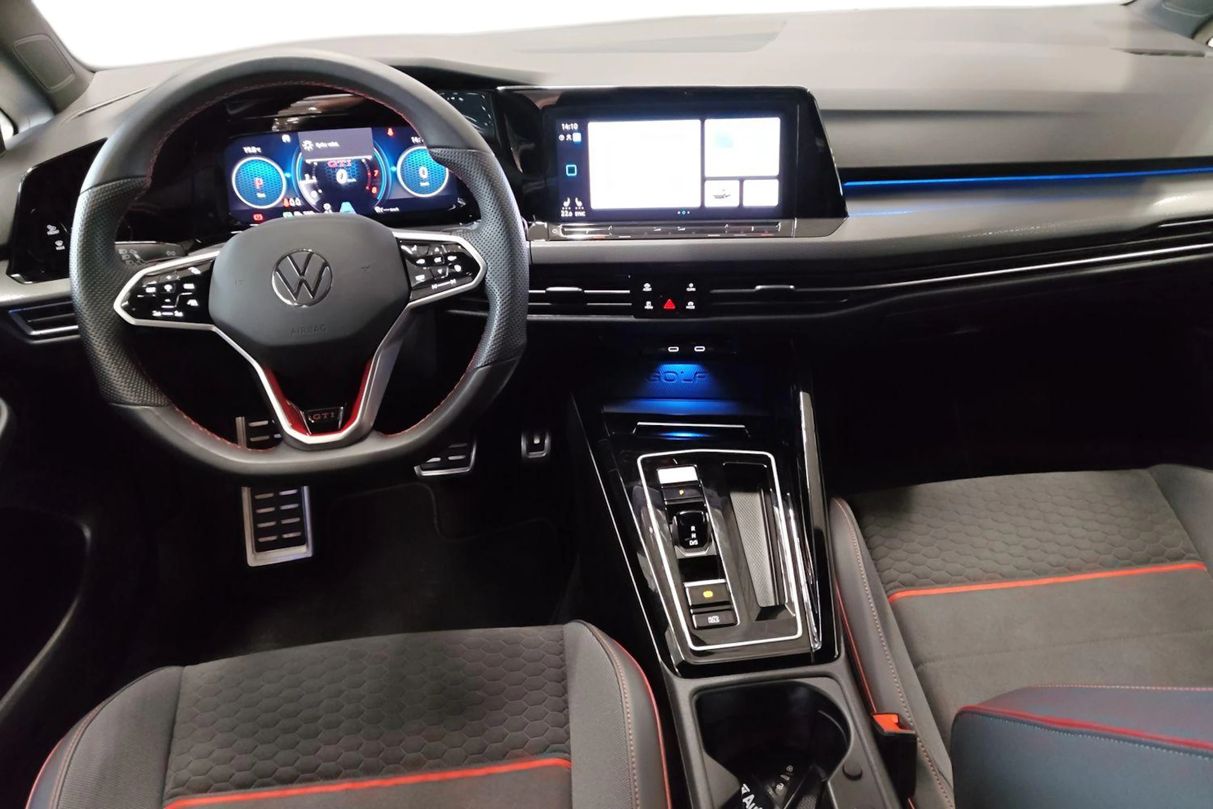 valkoinen Volkswagen Golf 2024 kuva 7.