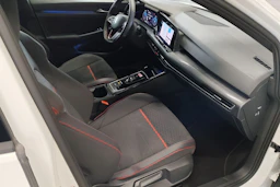 valkoinen Volkswagen Golf 2024 kuva 12.