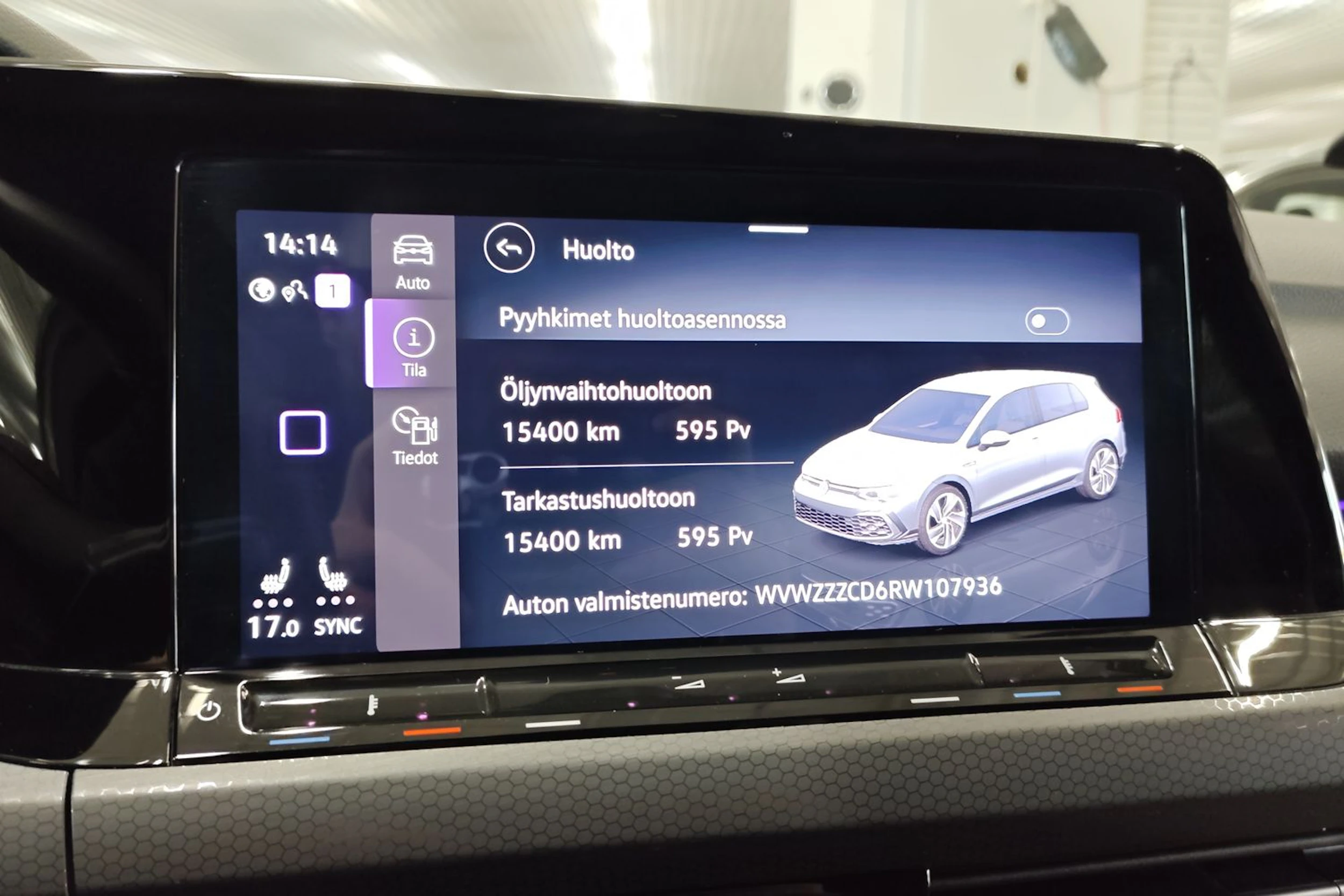 valkoinen Volkswagen Golf 2024 kuva 16.