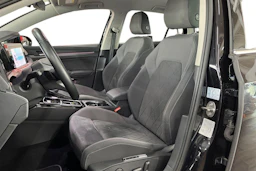 musta Volkswagen GOLF 2024 kuva 8.