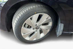 musta Volkswagen GOLF 2024 kuva 9.