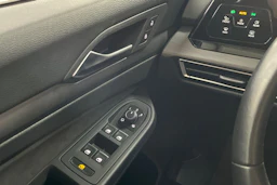 musta Volkswagen GOLF 2024 kuva 15.