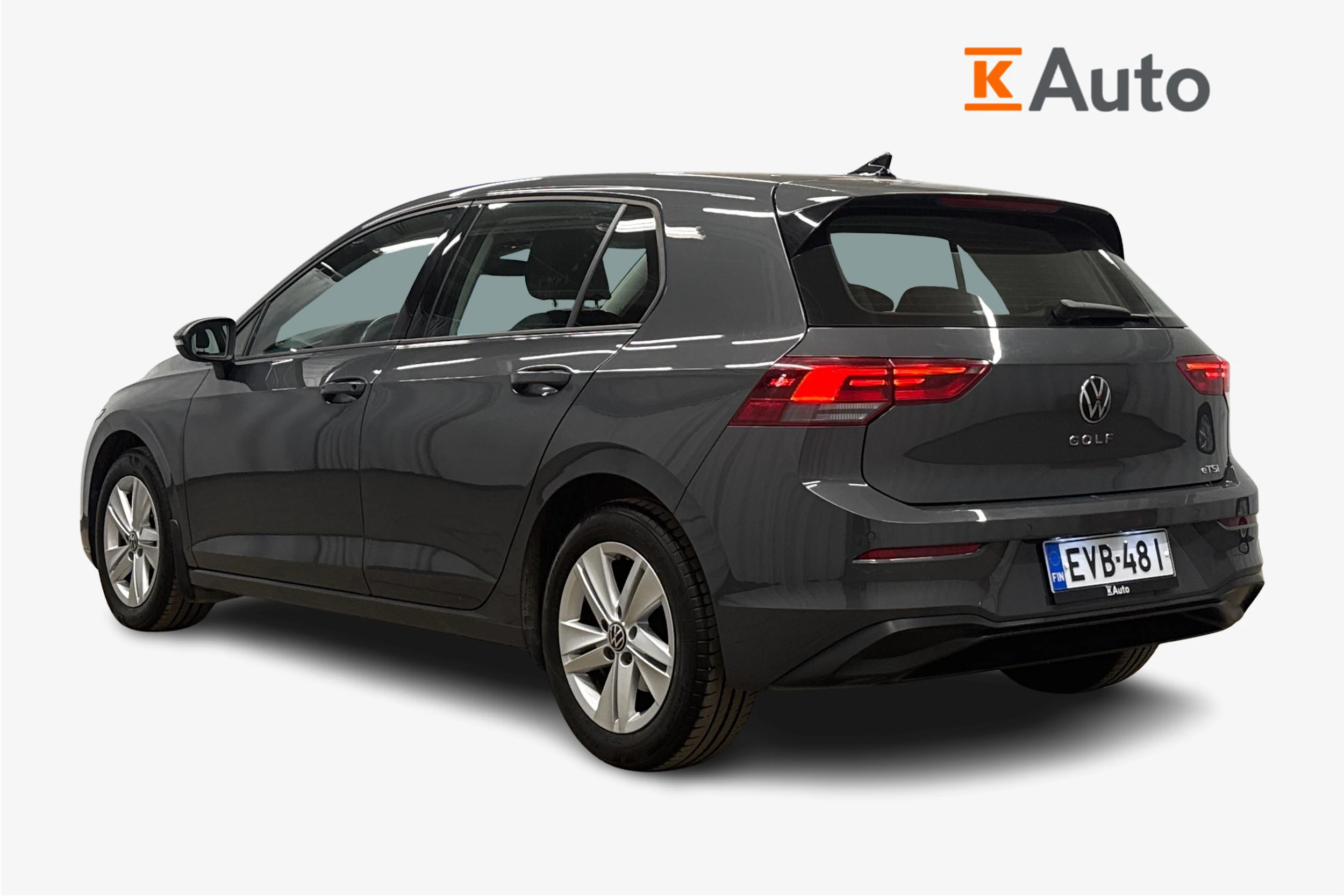 harmaa Volkswagen Golf 2024 kuva 3.